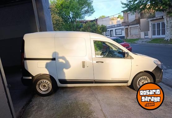 Utilitarios - Renault Kangoo 2020 Nafta 128000Km - En Venta