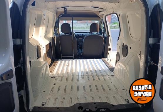 Utilitarios - Renault Kangoo 2020 Nafta 128000Km - En Venta