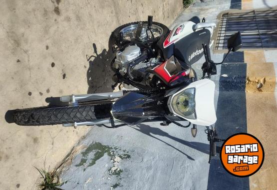 Motos - Motomel Skua v6 2022 Nafta 20000Km - En Venta