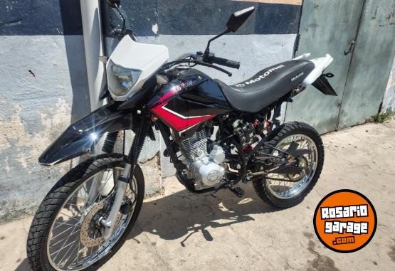 Motos - Motomel Skua v6 2022 Nafta 20000Km - En Venta