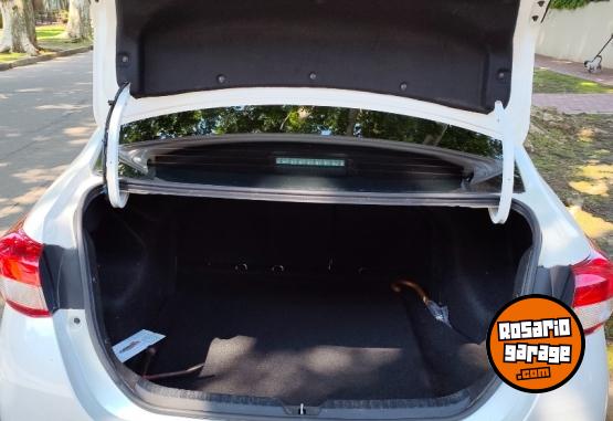 Autos - Toyota Yaris Sedan 1.5 XLS Pack 2024 Nafta 68450Km - En Venta