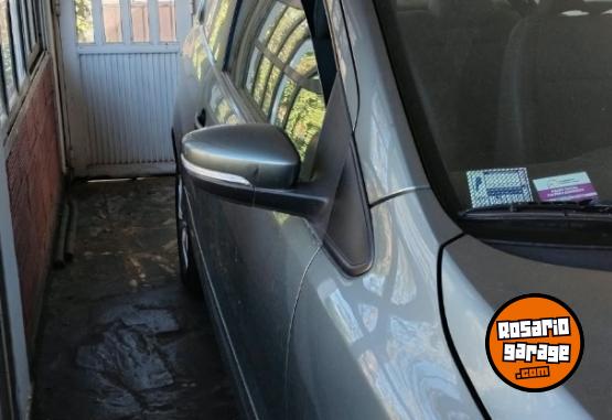 Autos - Volkswagen FOX 2012 Nafta 108000Km - En Venta
