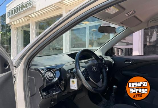 Autos - Toyota ETIOS 4 ptas XLS 1.5 6M/T 2018 GNC 173000Km - En Venta