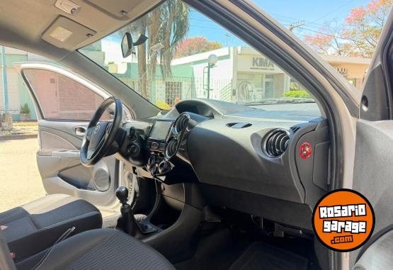 Autos - Toyota ETIOS 4 ptas XLS 1.5 6M/T 2018 GNC 173000Km - En Venta