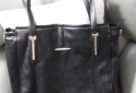 Indumentaria - SE VENDE DOS CARTERAS DE  CUERINA NEGRA Y DOS CINTOS  DE MUJER - En Venta