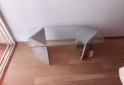 Hogar - Mesa de vidrio con base de mrmol  Moderna y elegante - En Venta