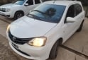 Autos - Toyota Etios 2014 Nafta 139000Km - En Venta