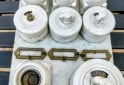 Hogar - LIQUIDO ANTIGUO TABLERO VINTAGE DE FUSIBLES Y AISLADOR ELECTRICO DE PORCELANAS - En Venta