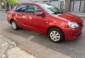 Autos - Toyota Etios 2014 Nafta 127000Km - En Venta
