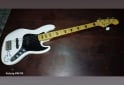 Instrumentos Musicales - Bajo SQUIER y pedales Behringer - En Venta