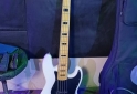 Instrumentos Musicales - Bajo SQUIER y pedales Behringer - En Venta