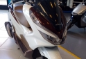 Motos - Honda PCX 150 DLX 2023 Nafta 6035Km - En Venta