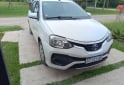Autos - Toyota Etios XS 2017 Nafta 103000Km - En Venta