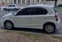 Autos - Toyota Etios xls caja 6ta titula 2017 Nafta 99000Km - En Venta