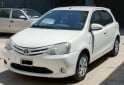 Autos - Toyota Etios 2015 Nafta 200000Km - En Venta