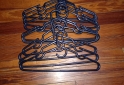Indumentaria - Perchas pl�sticas,madera y metal - En Venta