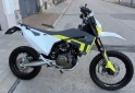 Motos - Husqvarna SUERMOTO 701 2023 Nafta 3300Km - En Venta