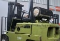 Camiones y Gr�as - VENDO autoelevador CLARK. a gas. - En Venta