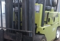 Camiones y Gr�as - VENDO autoelevador CLARK. a gas. - En Venta
