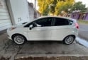 Autos - Ford Fiesta kinetic 2015 Nafta 98000Km - En Venta