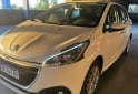 Autos - Peugeot 208 2019 Nafta 104000Km - En Venta
