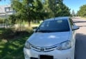 Autos - Toyota 5 puertas 2015 Nafta 140000Km - En Venta