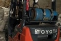 Camiones y Gr�as - AUTOELEVADOR  TOYOTA/ 1800kg 2023 POCO USO - En Venta