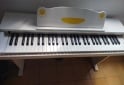 Instrumentos Musicales - Piano electrónico Con mueble. 61 teclas. Artesia Fun. Excelente estado - En Venta
