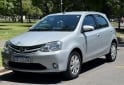 Autos - Toyota Etios 2017 Nafta 127000Km - En Venta