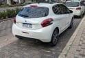Autos - Peugeot 208 ALLURE 2017 Nafta 92000Km - En Venta