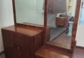 Hogar - C�moda con espejo y mesa de luz - En Venta