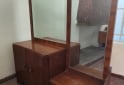 Hogar - C�moda con espejo y mesa de luz - En Venta