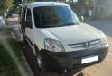 Utilitarios - Peugeot Partner Furgon con asient 2017 Diesel 140000Km - En Venta