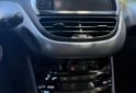 Autos - Peugeot 208 felline techo panoram 2015 Nafta 100000Km - En Venta