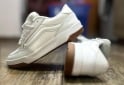 Indumentaria - Vans blancas  impecables - En Venta