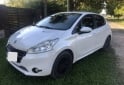 Autos - Peugeot 208 allure touchscreen 2016 Nafta 136000Km - En Venta