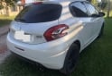 Autos - Peugeot 208 allure touchscreen 2016 Nafta 136000Km - En Venta