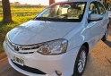 Autos - Toyota Etios 2015 Nafta 140000Km - En Venta
