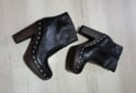 Indumentaria - Botas de cuero con tachas - En Venta