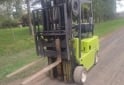 Camiones y Gr�as - VENDO AUTOELEVADOR CLARK 2.5 TN - En Venta