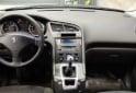 Autos - Peugeot 7 asientos 2014 Nafta 192000Km - En Venta