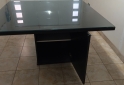 Hogar - Mesa cuadrada de madera y vidrio con cajonera - En Venta