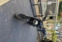 Motos - Husqvarna Svartpilen 200 2022 Nafta 3232Km - En Venta