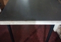 Hogar - Mesa de madera con patas de caño de 1;30 x 50 con 2 sillas de cuero - En Venta
