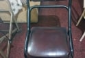 Hogar - Mesa de madera con patas de caño de 1;30 x 50 con 2 sillas de cuero - En Venta