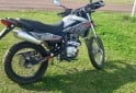 Motos - Motomel SKUA SILVER EDITION V6 2025 Nafta 9000Km - En Venta