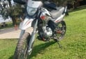 Motos - Motomel SKUA SILVER EDITION V6 2025 Nafta 9000Km - En Venta