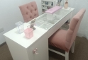 Otros - Mesa de manicura + sillas + esmalteros - En Venta