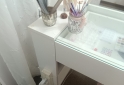 Otros - Mesa de manicura + sillas + esmalteros - En Venta