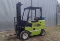 Camiones y Grúas - Vendo autoelevador con equipo a gas - En Venta